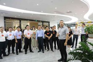 热烈欢迎广东省人大常委会2023年全国人大代表一行莅临乐鱼官方网站,乐鱼leyu(中国)
集